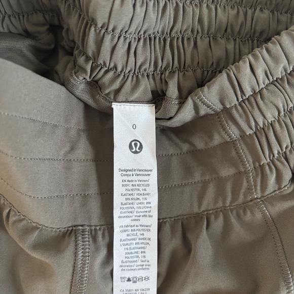 Lululemon green Hottie Hot shorts - Picture 3 of 3